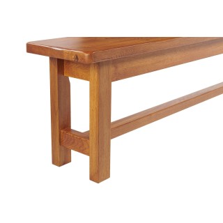 Détails du piétement du banc de ferme La Bresse en chêne moyen