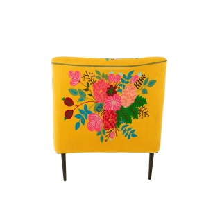 Fauteuil en tissu jaune aux broderies florales colorés - HELLIN