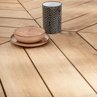 Table à manger de jardin triangulaire en teck et métal L160 CAP FERRET - HELLIN