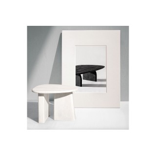 Table basse de salon triangulaire forme galet en bois de manguier L60 JUAREZ - HELLIN