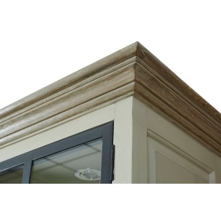 Un buffet haut au charme authentique fabriqué en bois massif et portes vitrées atelier noir.