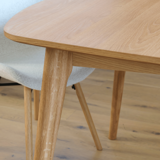 Table à manger ovale de style scandinave : 8 personnes | Hellin