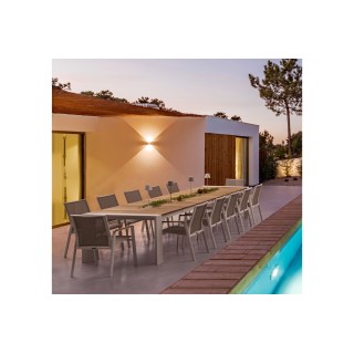 Chaises de jardin empilables en aluminium et accoudoirs en bois (lot de 4) KERVER - HELLIN