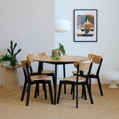 Table ronde en bois chêne/noir D105 + 4 chaises en bois chêne/noir LETA - HELLIN