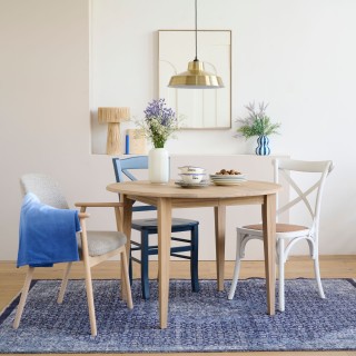 Table ronde extensible chêne blanchi 4/6 places D105 pieds fuseau VICTORIA - HELLIN