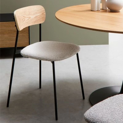 Chaises design en métal/bois et bouclette ivoire (lot de 2) EMY - HELLIN