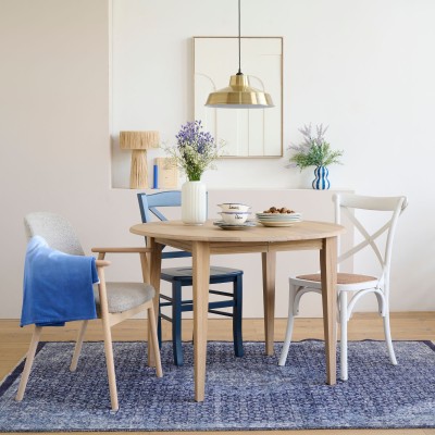 Table ronde extensible chêne blanchi 4/6 places D115 pieds fuseau avec 1 allonge VICTORIA - HELLIN