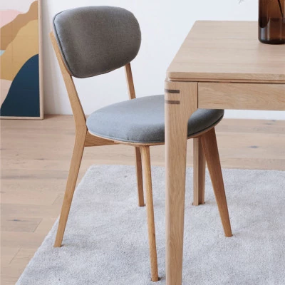 Chaises de salle à manger en chêne huilé et tissu gris clair (lot de 2) MASCHA - HELLIN