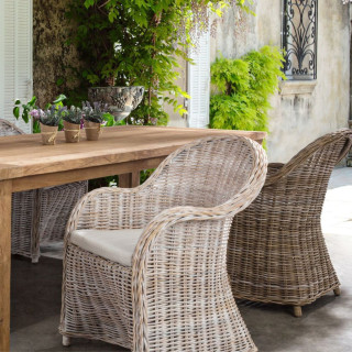 Fauteuil en rotin blanchi et coussin en coton SAINT TROPEZ - HELLIn