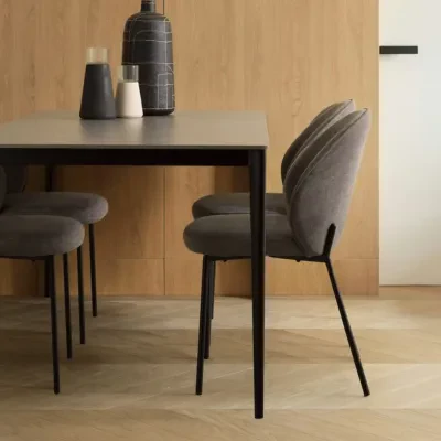 Chaise de salle à manger design en tissu et métal noir (lot de 2)  NELLY - HELLIN