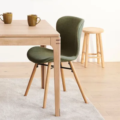 Chaise bois de chêne et tissu coloré : style scandinave | Hellin