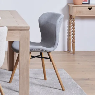 Chaise bois de chêne et tissu coloré : style scandinave | Hellin