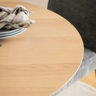 Table ronde scandinave en chêne L105 4 places ZELIA - HELLIN