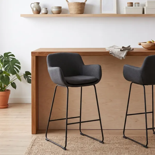 Tabourets de bar à accoudoirs en tissu gris (lot de 2) SILA - HELLIN