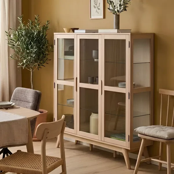 Vitrine 3 portes vitrée en chêne blanchi L140 MARTINE - HELLIN